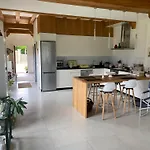 Pool House بايونا