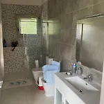 Pool House بايونا