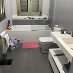 Pool House * بايونا