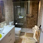 Pool House بيت للعطل
