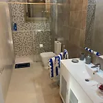 Pool House بيت للعطل *